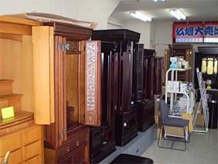 高級なお仏壇からお手頃な価格の仏壇まで幅広い品揃えです