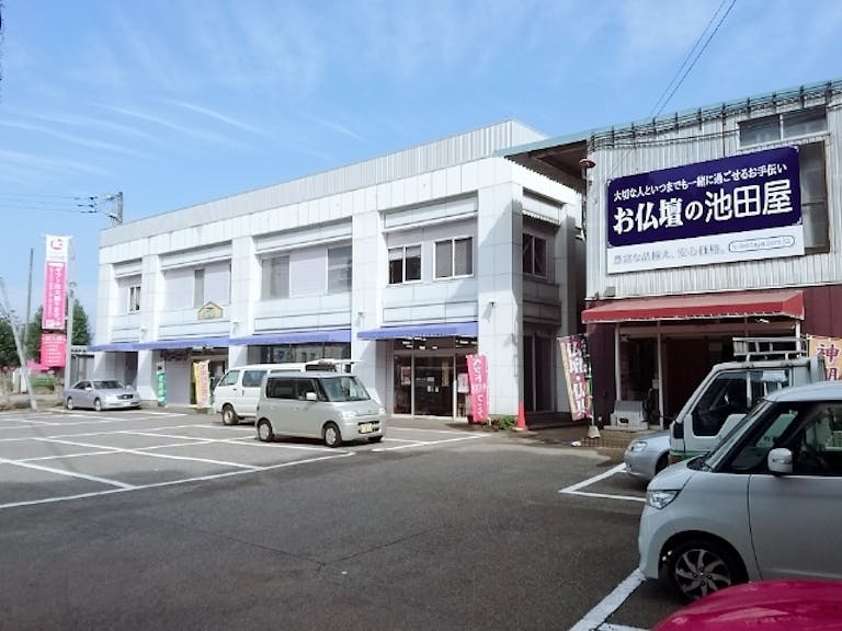 モダンなタイプの新型仏壇のはめ込み施工にも対応します
