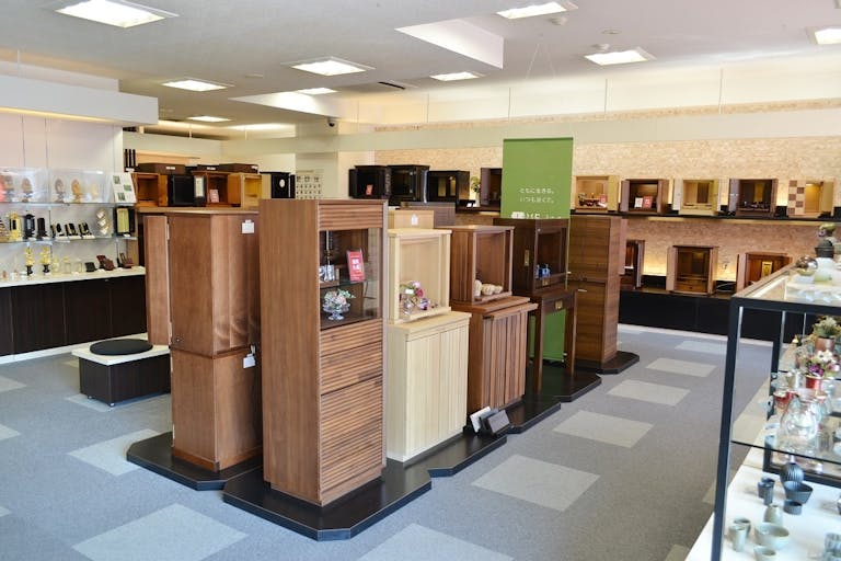 洋室にもピッタリなインテリアで人気のカリモク家具のお仏壇