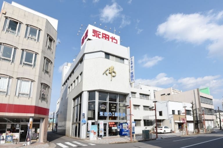 県岡崎市康生通東にある店舗外観