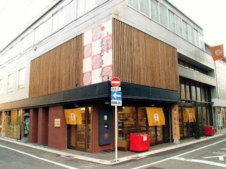 京都市下京区・西本願寺前にある店舗外観