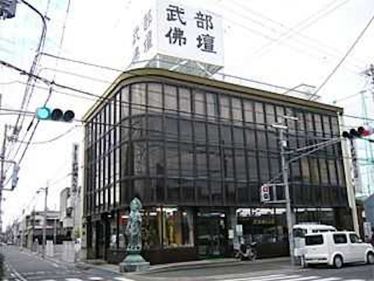 岸和田市にある駐車場が完備された店舗