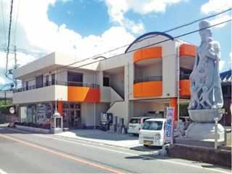洲本市五色町にある大きな観音様が目印の店舗外観