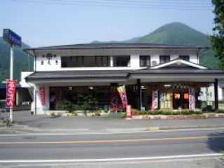 国道29号に面した店舗外観