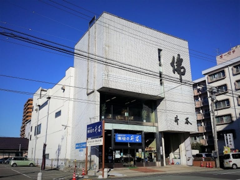 秋田市大町にある駐車場が完備された店舗