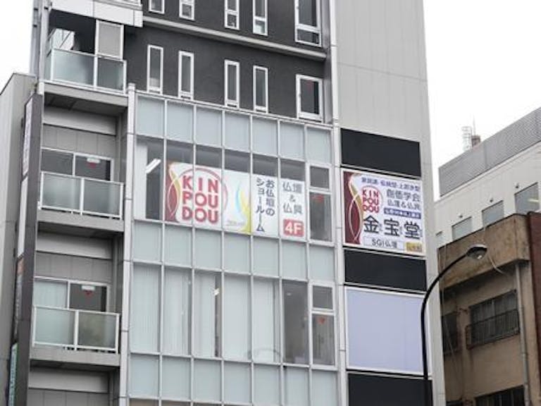 JR信濃町駅から歩いてすぐの店舗外観