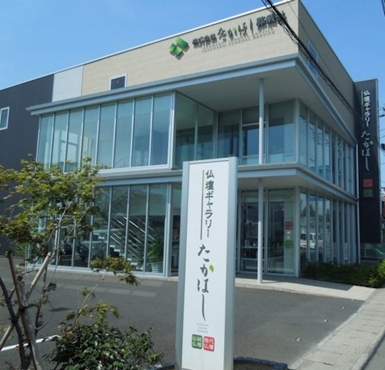 国道4号線・仙台バイパス沿いにあるモダンな外観の店舗