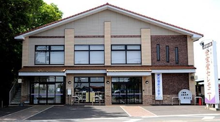 南埼玉郡宮代町にある駐車場を完備した店舗外観
