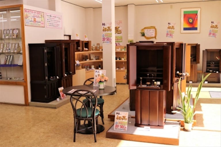 リビングルームにも合うモダンなデザインの家具調仏壇