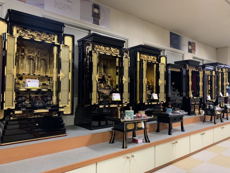 置き場所に困らないコンパクトな上置き仏壇コーナー