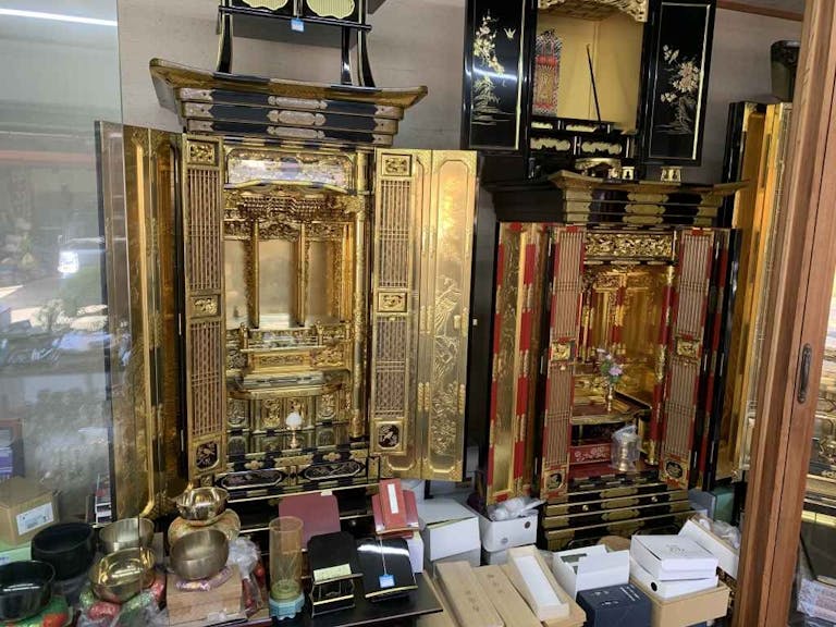小林佛檀店（小林仏壇店）は自社にて一から金仏壇を製作