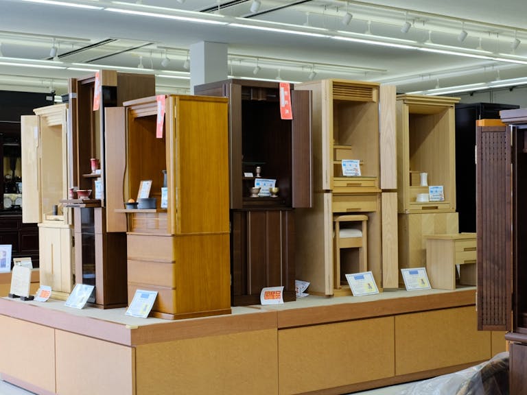時代の流れを汲んだ家具調仏壇を数多く展示中