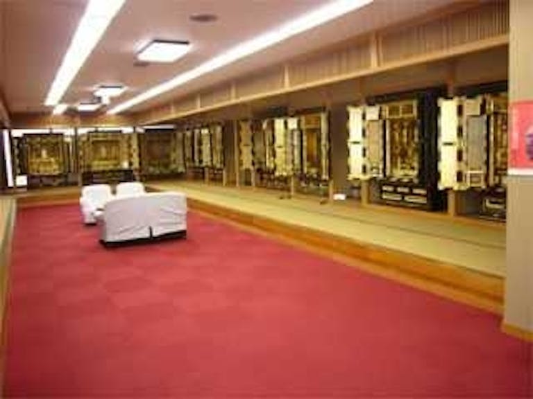 国道２３号線沿いにある店舗外観