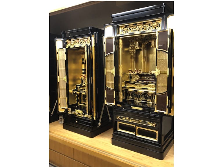 荘厳な金仏壇