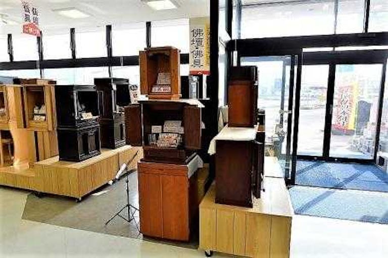 コンパクトな上置きから床置きまで豊富な品揃えの家具調仏壇