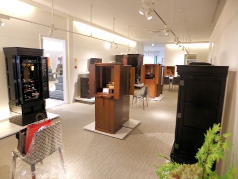伝統的な唐木仏壇からモダンな家具調仏壇まで豊富な品揃えです