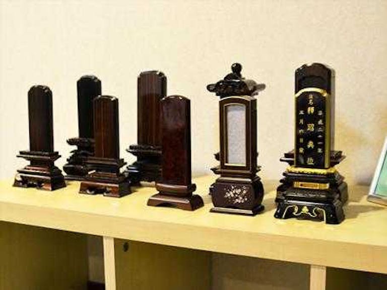 デザイン・サイズとも充実した品揃えのお位牌コーナー