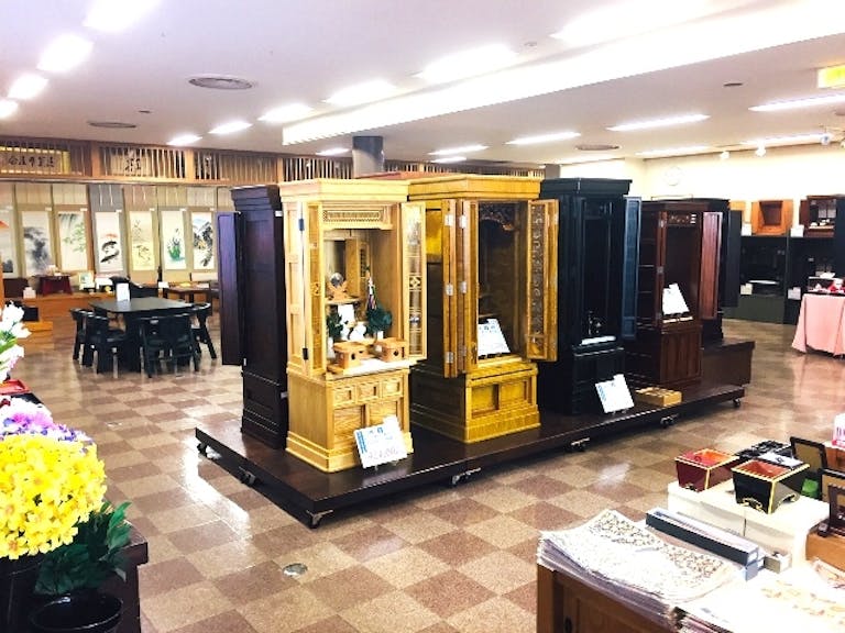 絵画や掛軸・銅器などの美術工芸品も多数展示