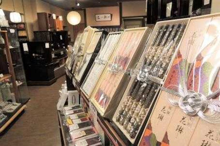 普段使いから贈答用までお線香も種類豊富にご用意