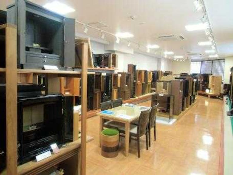 モダン新型仏壇を中心に上置きタイプから床置きまで充実した品揃え