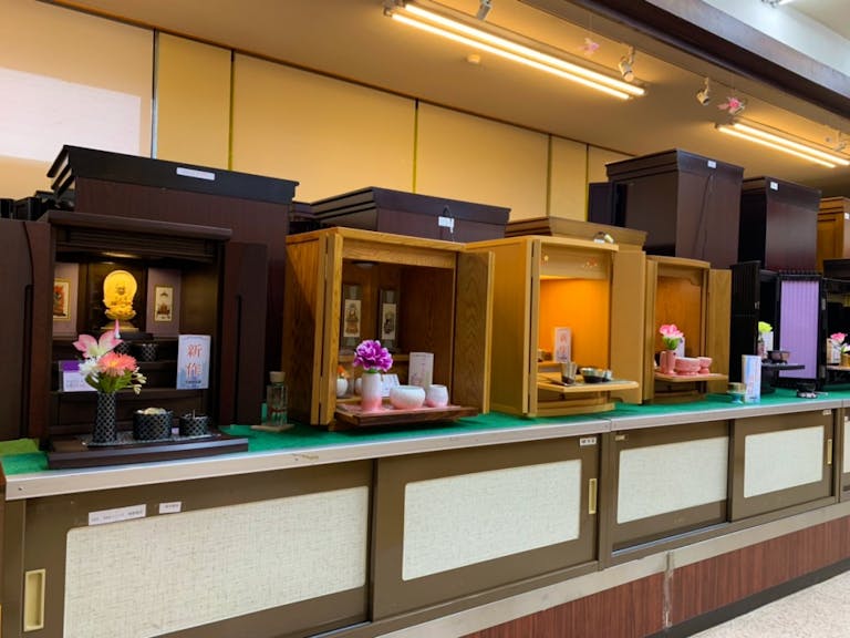 上置き仏壇も多数展示