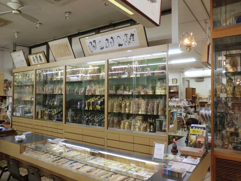 仏像・仏具・位牌なども品数が豊富