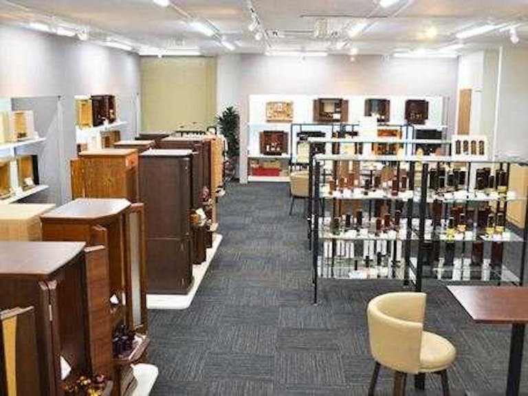 洋室やリビングに合うオシャレなお仏壇を沢山取り揃えています