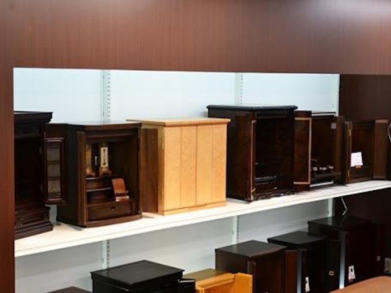 置き場所に困らないコンパクトな上置き仏壇の展示コーナー