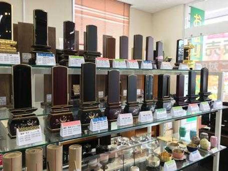 伝統的なタイプからモダンなデザインまで豊富な品揃えの位牌コーナー