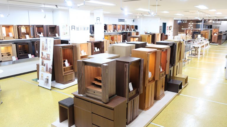 洋室にもマッチする家具調仏壇はサイズ・デザインなど充実した品揃え