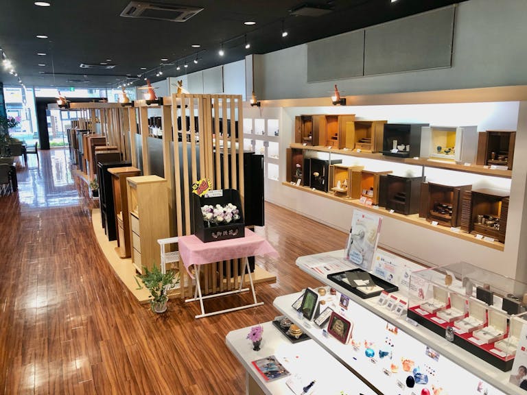 洋室やリビングにも合う現代仏壇・家具調仏壇の展示コーナー