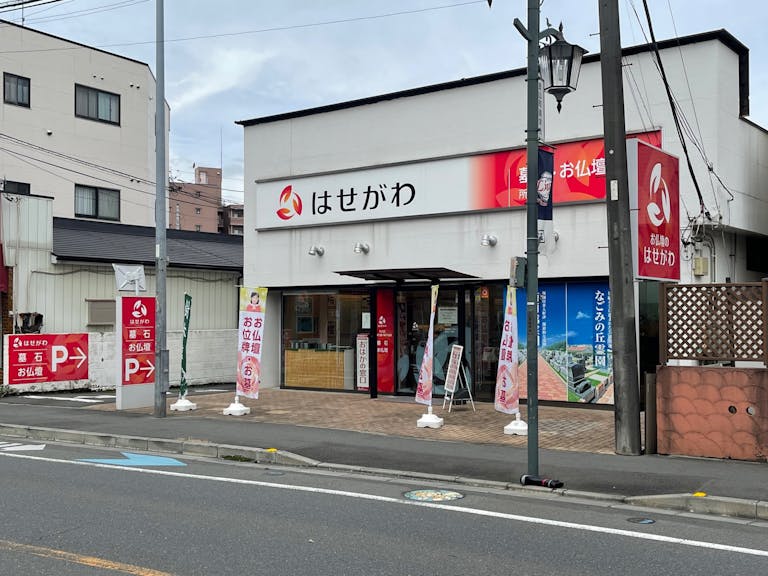 駐車場が完備された奥行きの広い店舗