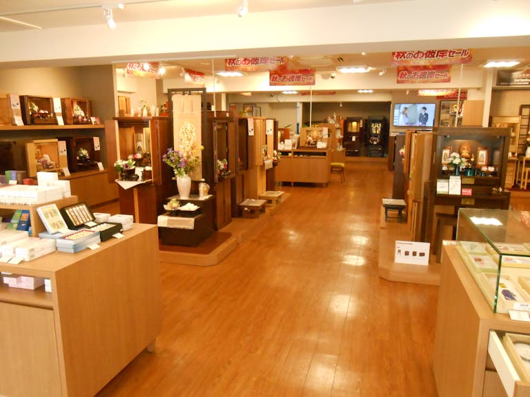 広々とした店内でゆっくりとお選びいただけます