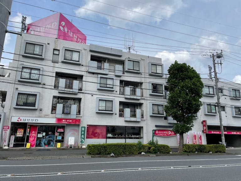 末吉大通り（県道140号線）沿いの店舗です