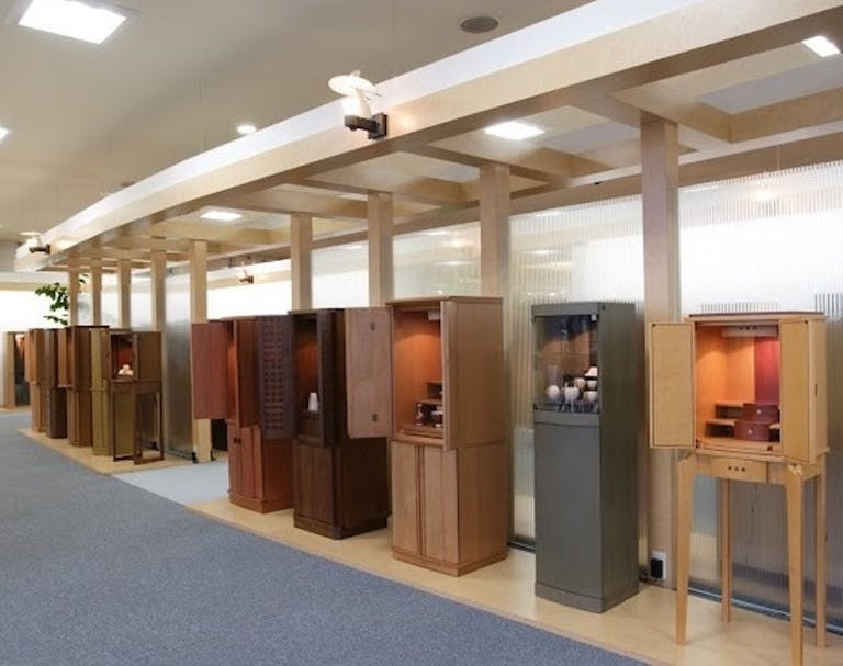 モダンな現代仏壇を展示したギャラリーメモリア新潟駅南を併設