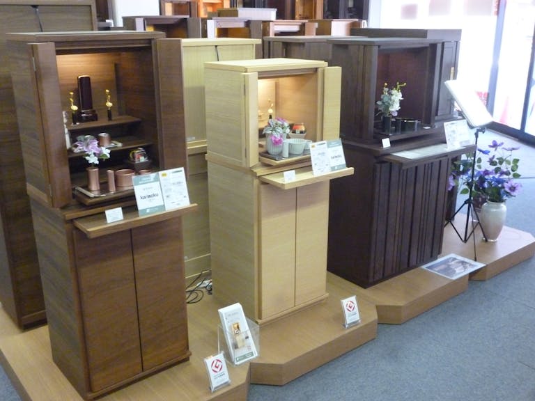 家具調べのお仏壇を中心に、地域に合わせた大きさ・形で豊富な品揃え