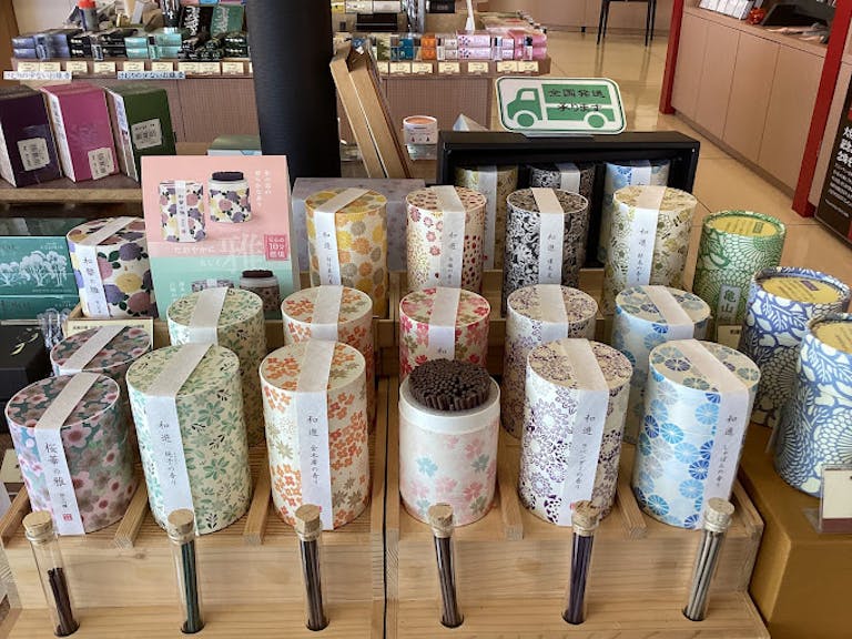 お線香・ローソクも充実の品揃えです