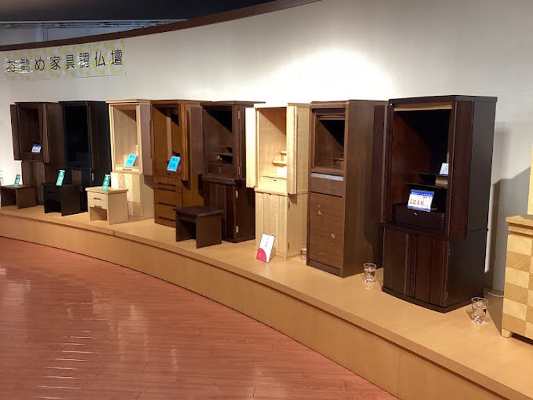 洋室にピッタリなリビング仏壇を多数取り揃えております