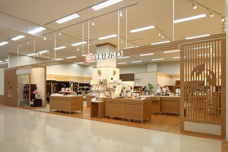ゆったりとした空間で落ち着いてお選びいただけます