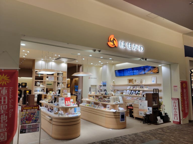 モラージュ菖蒲３Fの4番街に店舗があります