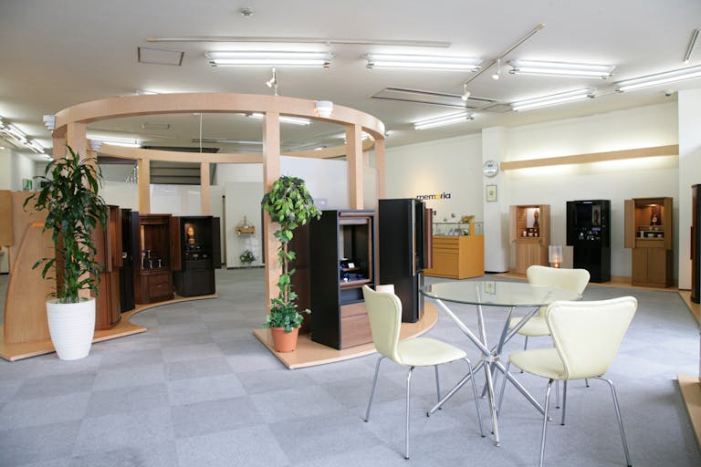 開放感のある店内でゆっくりご覧いただけます
