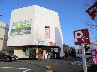 お客様に人気の高い新型仏壇を多数展示