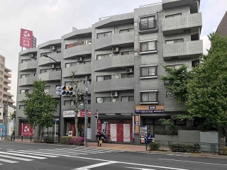 明るく入りやすい外観