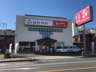 お客様に人気の高い家具調仏壇を多数展示