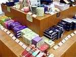 5～10分で燃焼してしまうものや、ミツバチの巣から採取した蜜蝋を使用した蝋燭などもあります。