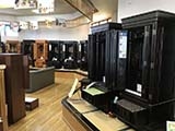 充実した品ぞろえの唐木仏壇エリア