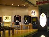 小型金仏壇などを展示したコーナー