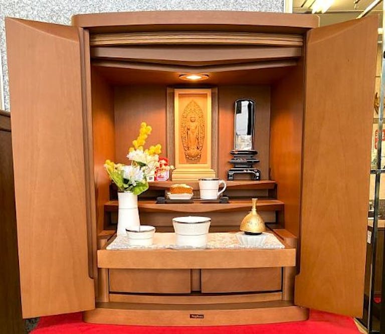 現代仏壇は2階フロアーにて展示